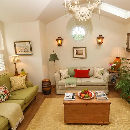 The Coach House At Pendower House Hébergement de vacances *